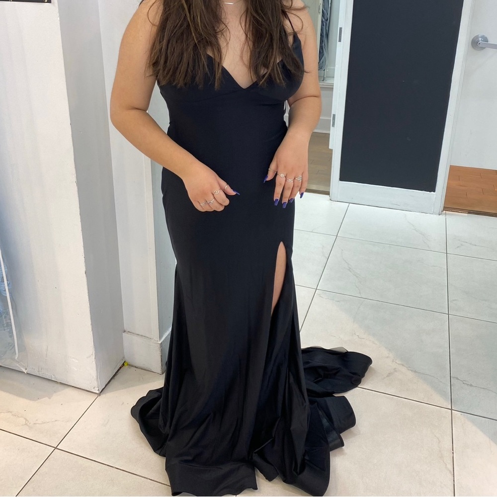 Gorgeous black prom dress! Extremely flattering on your body!